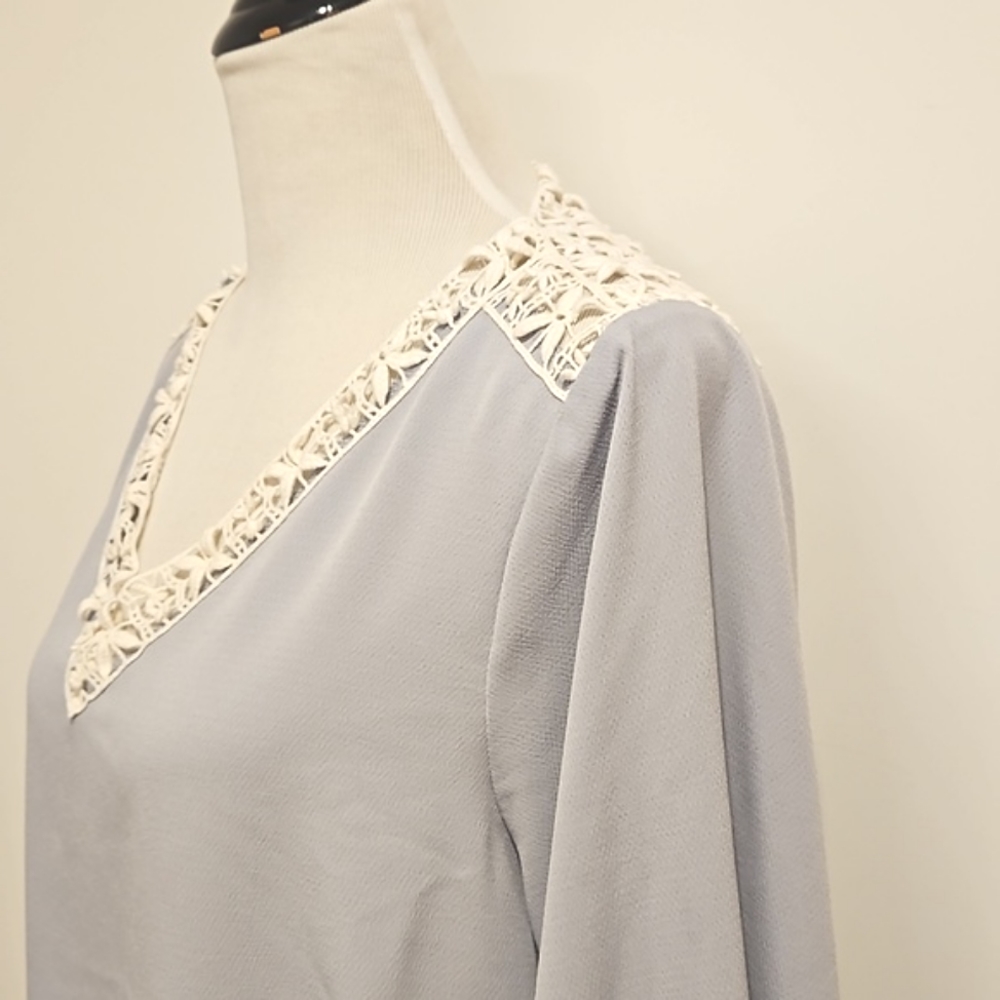 Gray lt. blue bell sleeve top crochet lacey inset neck detail 14/16 Lane Bryant - Picture 2 of 7